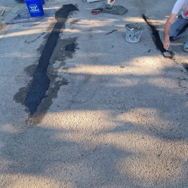 Réparation dommages d’asphalte chez un salon automobile