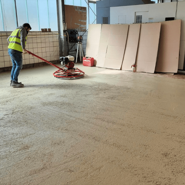 Floor renovation with fast-setting concrete, Klausen